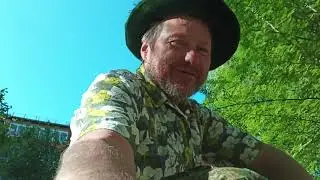 Стилисты прикалываются над слабыми людьми. Только сам ты станешь красавчиком братан