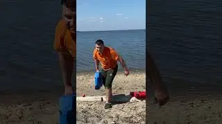 Застряли с нудистами на пляже