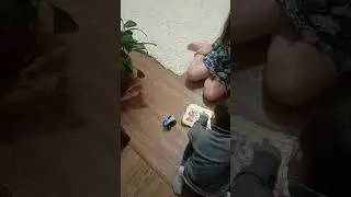 Данил и Сафи играют в комнате. 2024