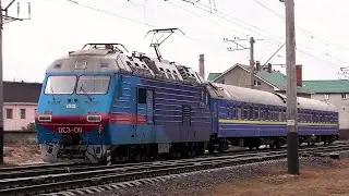 Электровоз ДС3-011 с поездом №68 и электропоезда