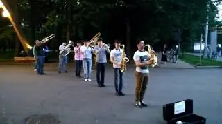 Духовой оркестр отжигает!
