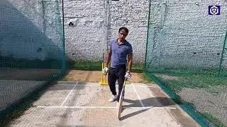 The best way to hold a cricket bat