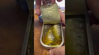 Don’t eat THIS if you’re going on a date! #sardines #dinnerclub