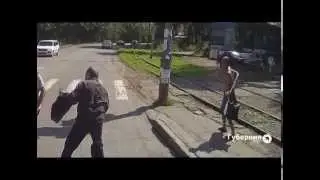 Мужчина ударил ножом двоих человек. MestoproTV