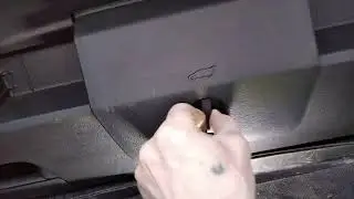 Tiguan: How to open the trunk from the inside if the button fails