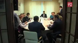Бизнесмены готовятся к ежегодной конференции