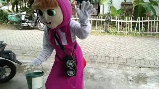 MASHA COSPLAYS !! COSPLAY MASHA GOYANG LAGU NGOMONG APIK-APIK, Ada Bapak Pengamen Pakai Kostum Masha