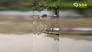 Belasan mobil polisi terendam banjir, ini dia banjir di berbagai belahan dunia