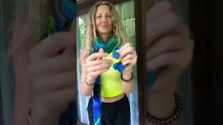 Завязываем платочек пуговкой;) #какзавязатьплаток