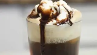 4-Ingredient Coke Float: The Perfect Refreshing Treat