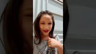 ensinando minha prima andar de patins