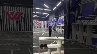 Адель в центре виртуальной реальности