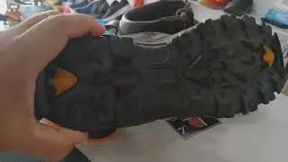 Colocando Solado Da Bota  Cat