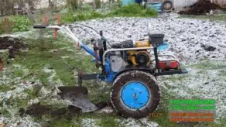 Запахиваем навоз мотоблоком НЕВА, чтобы на следующий год получить хороший урожай.