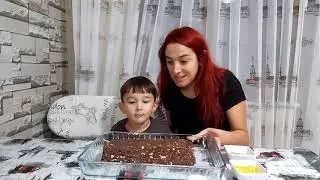 Çocuklar için kolay kek yapımı. Ayaz chef iş başında.
