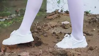 sneaker in mud (shallow)