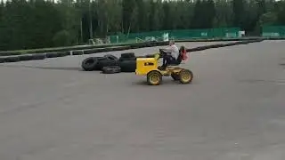 кировец на картодроме.