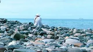 Девушка и море