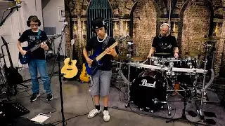 Cruz and Keenan play Can't Stop by RHCP