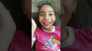 maquiagem no espelho do celular