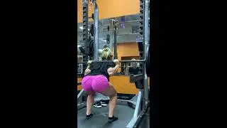 💪🔥Muscle Girl💪Doing Super Heavy 😱Squat😨#short