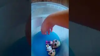 Куклы  пупсики  купаюца