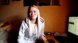 Красивая девушка поет саундтрек физрук HD 18+