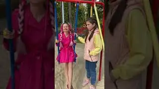 Старшая сестра не хочет кататься на аттракционах 😢