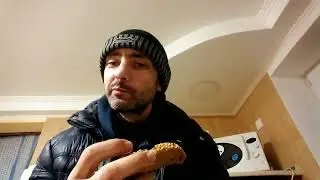 Ужин аристократа!!!  Чай с помойки и сало с шоколадом))