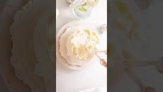 Cake pe aaj mehandi bna diye🥰.#mehndicake #cake #cakedecorating #cakedesign #ytshorts #viral #shorts