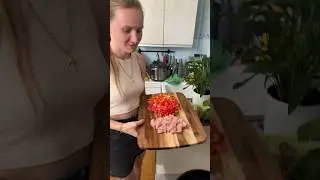 Анюта готовит мексиканский тако