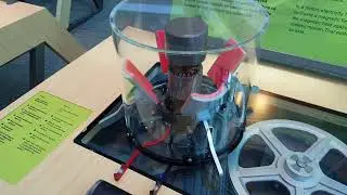 Electric Motor -  How it works  Working principle Turn the Spinning Wheel Experiment