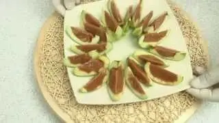 Десерт из кислых яблок с карамелью