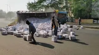 Open loot of Amul ghee after truck overturns