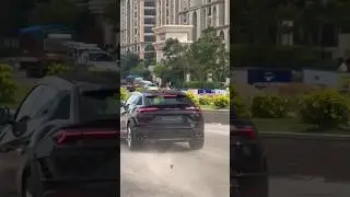 Black LAMBORGHINI Urus 🖤