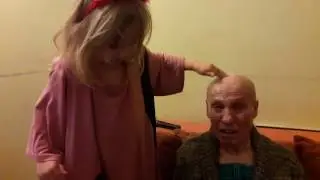 Принцесса лечит дедушку