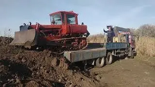 Погрузка трактора ДТ-75 на грузовик