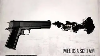 Medusa'Scream - Хорошо одет. Слегка пьян.
