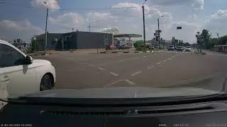 Не может повернуть по разметке АХ2995ЕА (АХ 2995 ЕА)