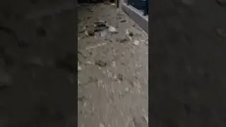 В результаті роботи ППО уламок ракети впав у спальному районі Виникла пожежа.