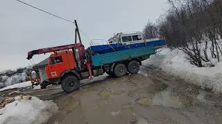 Перевозка 8 метрового катера во воремя отлива.