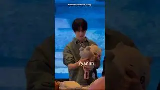 He judge it so hard 😂 