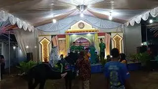 rame suasana arak arak di desa