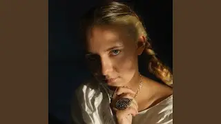 За стеклом