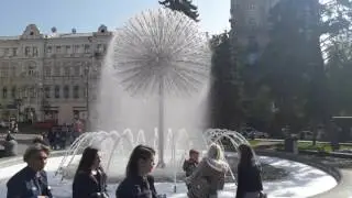 На Майдані Незалежності запрацювали фонтани