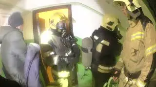 Люди в дыму. Ночной пожар в квартире.