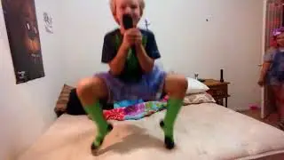 Britney sings I'm a farting Girl remix songs
