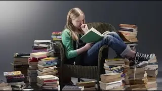 Обзор книжной выставки «В дни каникул не скучай, бери книгу и читай!»