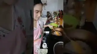 Блогерша из Тайланда умерла в прямом эфире.