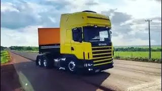 Scania amarela no diretão cruzando marcha 👽